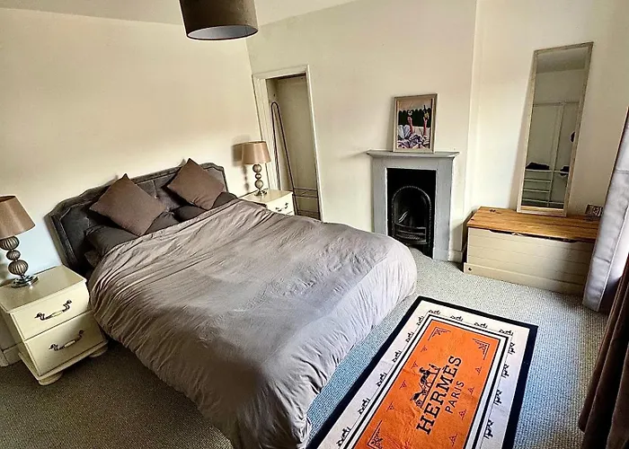 Stylish & Modern 2 Bedroom City Centre Norwich Home