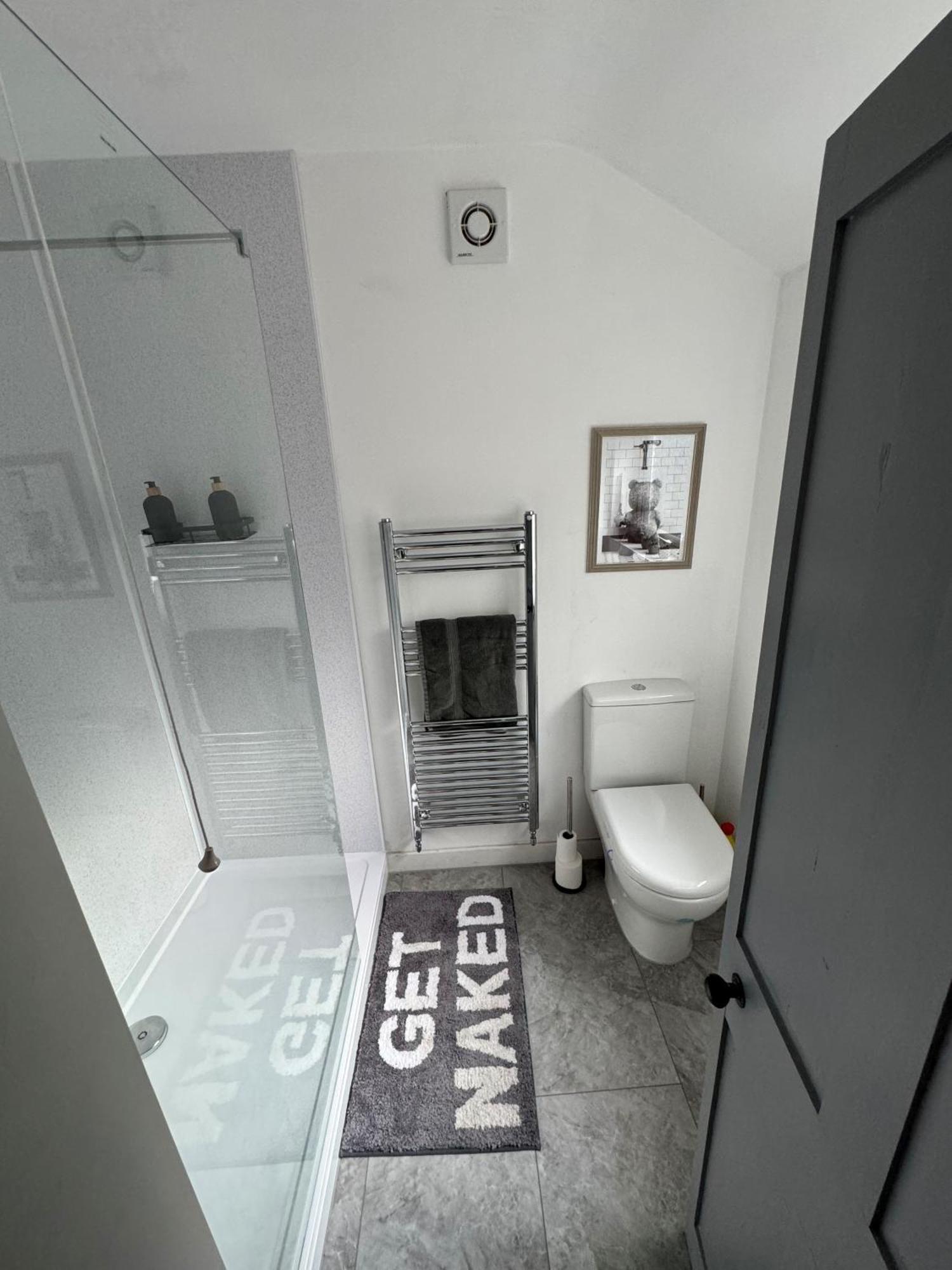 Stylish & Modern 2 Bedroom Centre Holiday home *