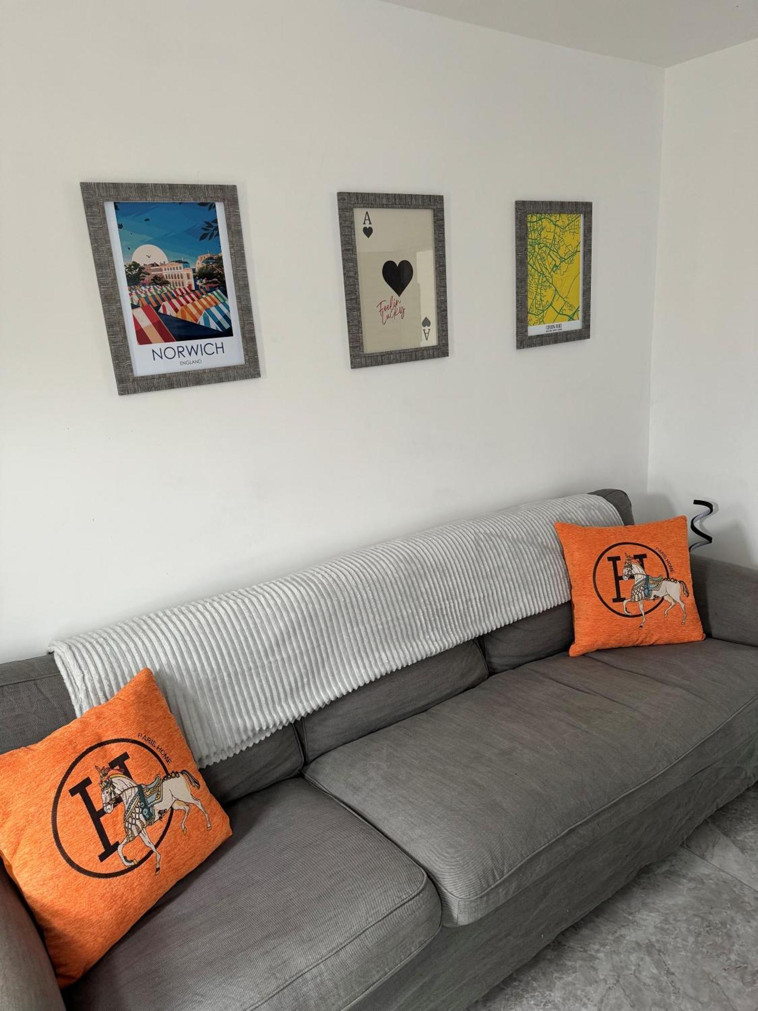 Stylish & Modern 2 Bedroom Centre *